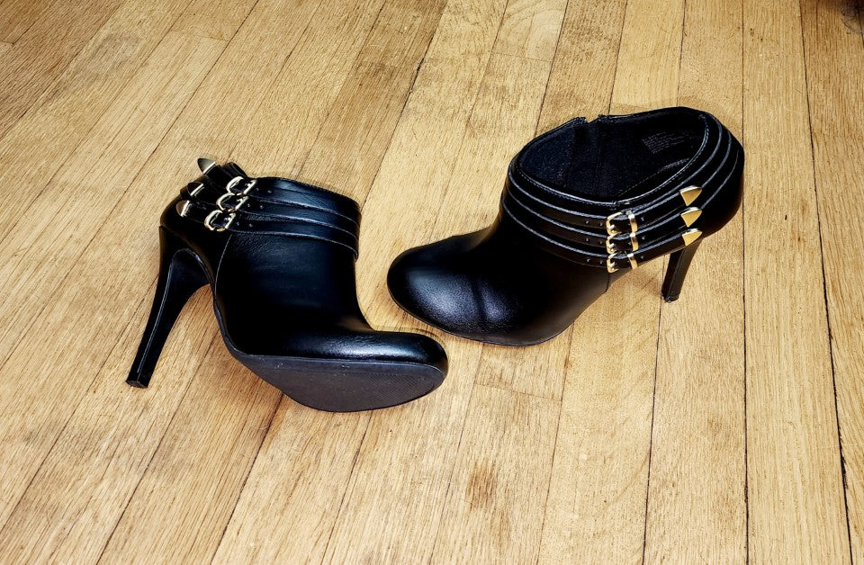 Edgy Black Platform Studded Buckle High Heel Ankle Booties - Pre-Owned - Size 7
