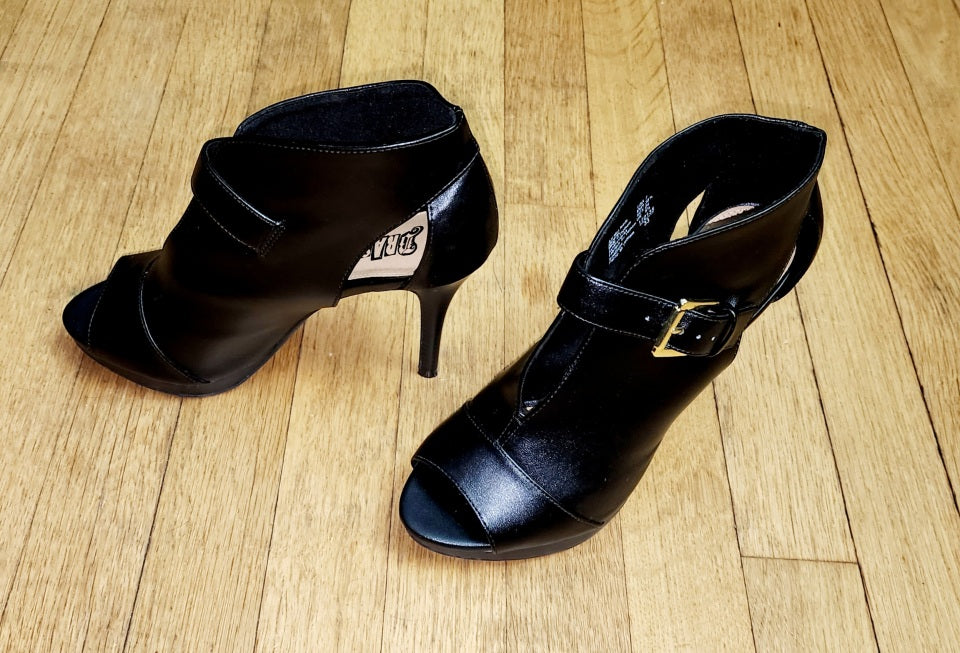 Black Open Toe Stiletto Pumps with Buckle Strap - Pre-Owned - Size 7